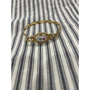 AVON Bracelet gold tones flower floral pearl fantasy victorian danty simple